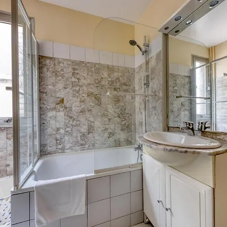 Saint Lambert Terrace Homestay Paris
